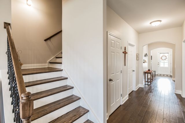 904 Cherry Grove Dr, Hendersonville, TN 37075