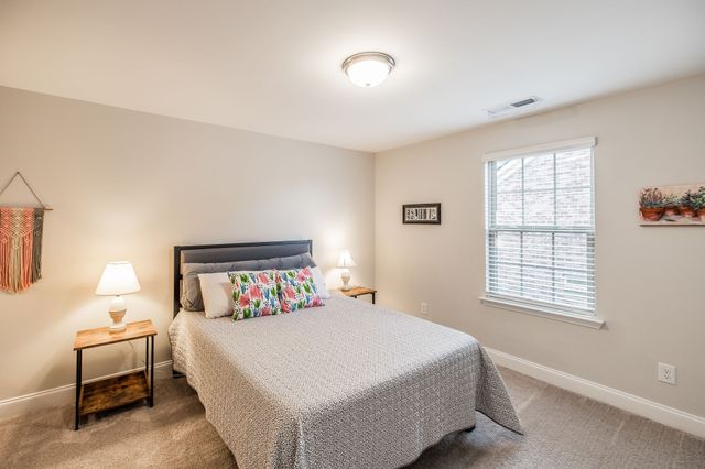 904 Cherry Grove Dr, Hendersonville, TN 37075