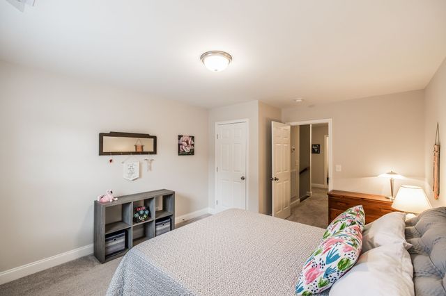 904 Cherry Grove Dr, Hendersonville, TN 37075