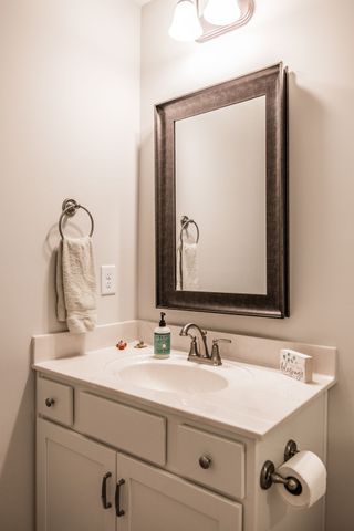 904 Cherry Grove Dr, Hendersonville, TN 37075