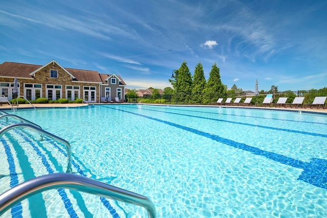 904 Cherry Grove Dr, Hendersonville, TN 37075