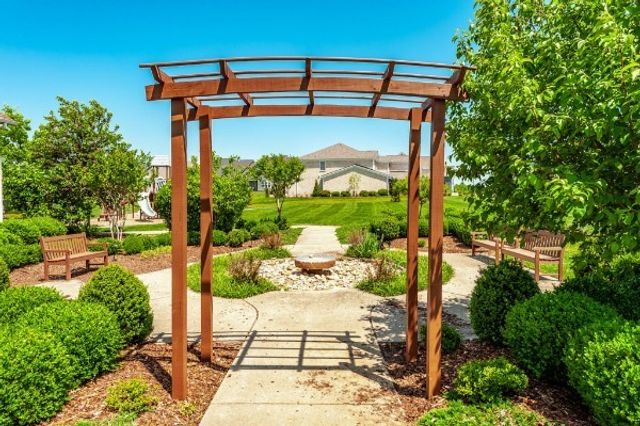 904 Cherry Grove Dr, Hendersonville, TN 37075