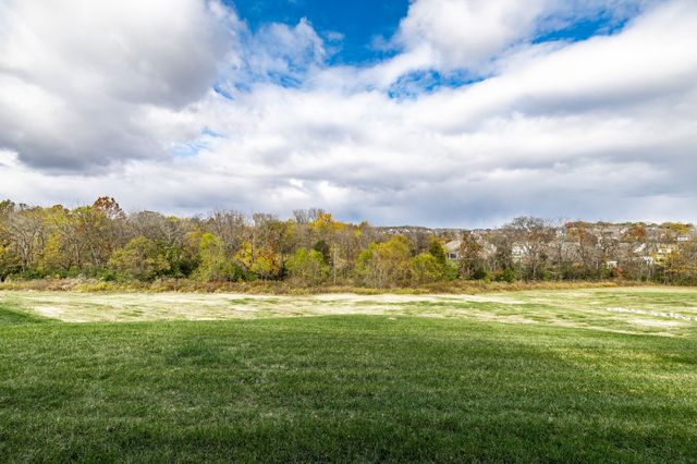 904 Cherry Grove Dr, Hendersonville, TN 37075