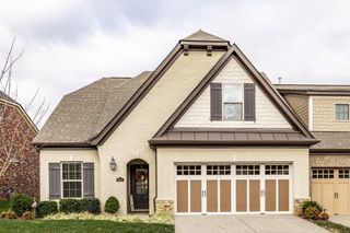 904 Cherry Grove Dr, Hendersonville, TN 37075