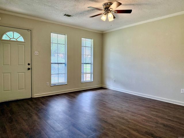46 Wright Circle, Jacksonville, AR 72076