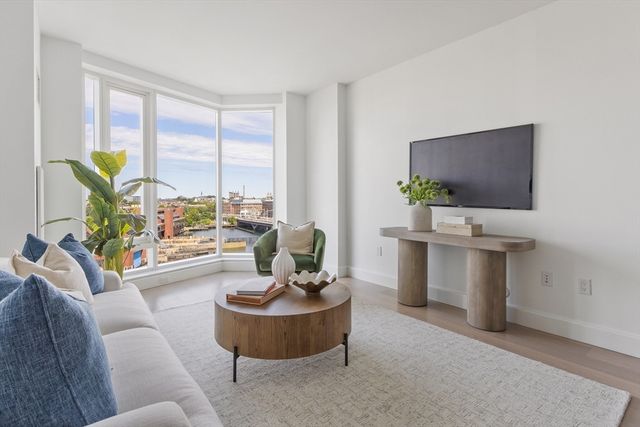 100 Lovejoy Wharf 10H, Boston, MA 02114