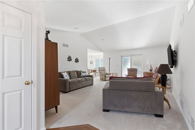 108 Winfield Manor Dr, Adams Twp, PA 16046