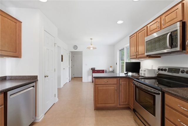 108 Winfield Manor Dr, Adams Twp, PA 16046