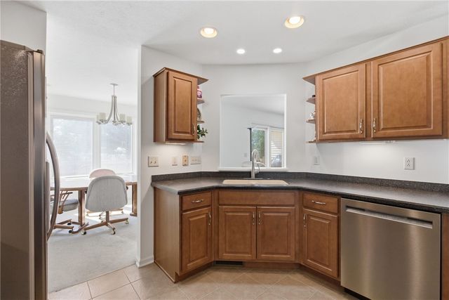 108 Winfield Manor Dr, Adams Twp, PA 16046