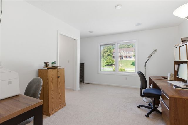108 Winfield Manor Dr, Adams Twp, PA 16046