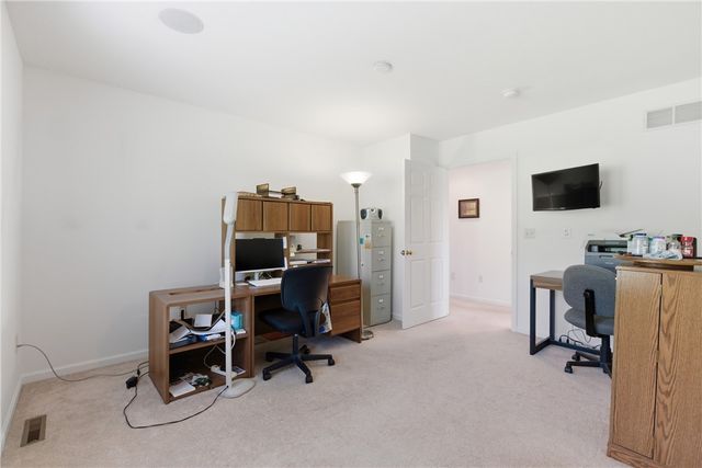 108 Winfield Manor Dr, Adams Twp, PA 16046