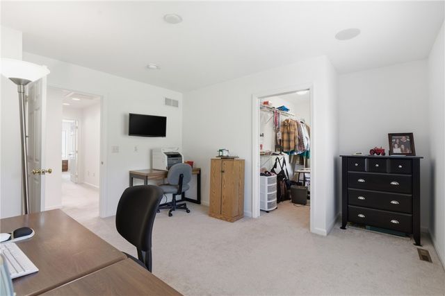 108 Winfield Manor Dr, Adams Twp, PA 16046