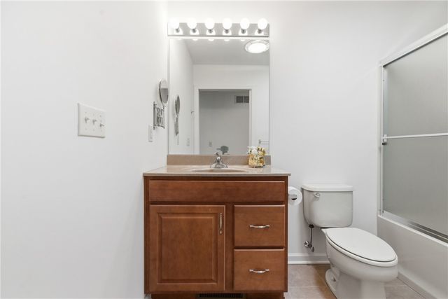 108 Winfield Manor Dr, Adams Twp, PA 16046