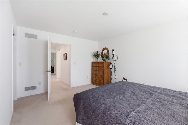 108 Winfield Manor Dr, Adams Twp, PA 16046