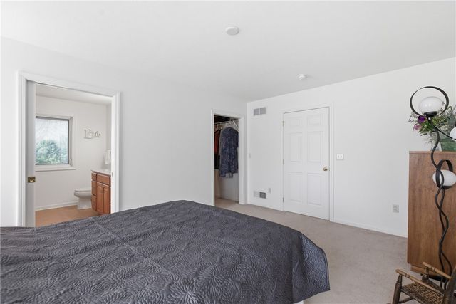 108 Winfield Manor Dr, Adams Twp, PA 16046