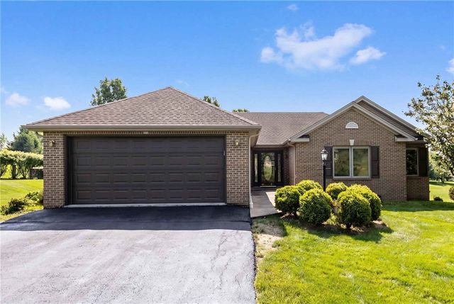 108 Winfield Manor Dr, Adams Twp, PA 16046