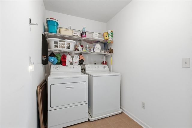 108 Winfield Manor Dr, Adams Twp, PA 16046