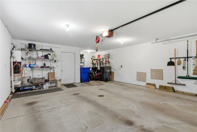108 Winfield Manor Dr, Adams Twp, PA 16046