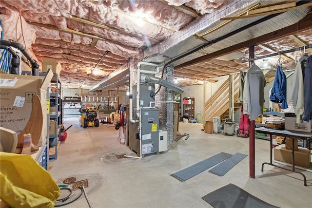 108 Winfield Manor Dr, Adams Twp, PA 16046
