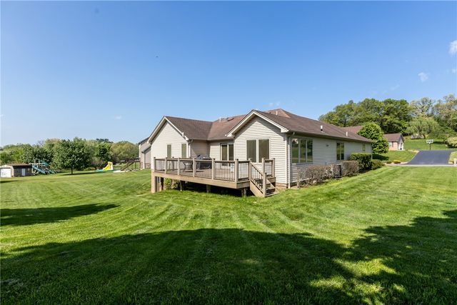 108 Winfield Manor Dr, Adams Twp, PA 16046