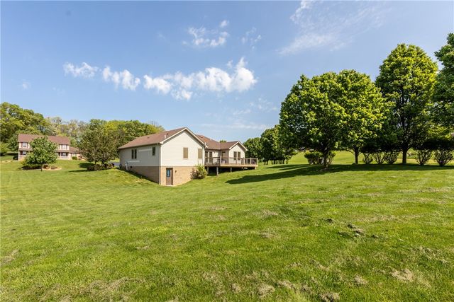 108 Winfield Manor Dr, Adams Twp, PA 16046