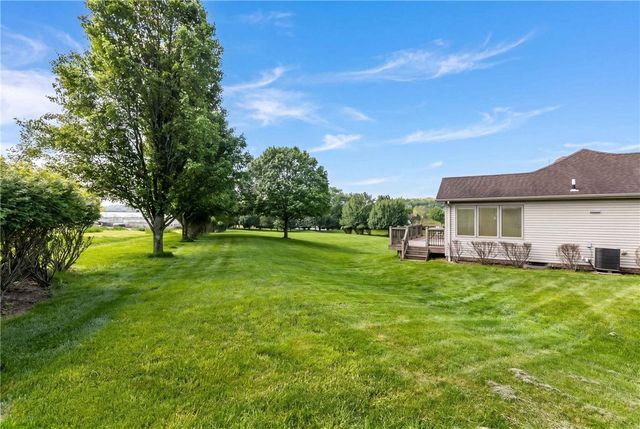 108 Winfield Manor Dr, Adams Twp, PA 16046