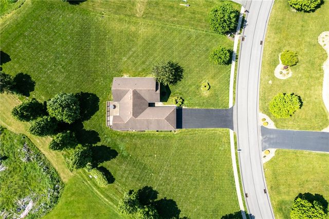 108 Winfield Manor Dr, Adams Twp, PA 16046
