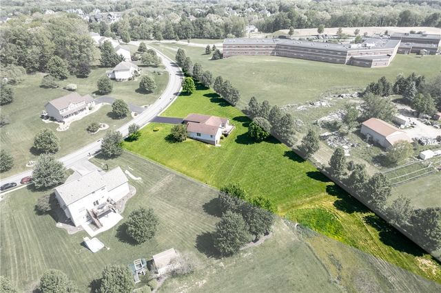 108 Winfield Manor Dr, Adams Twp, PA 16046