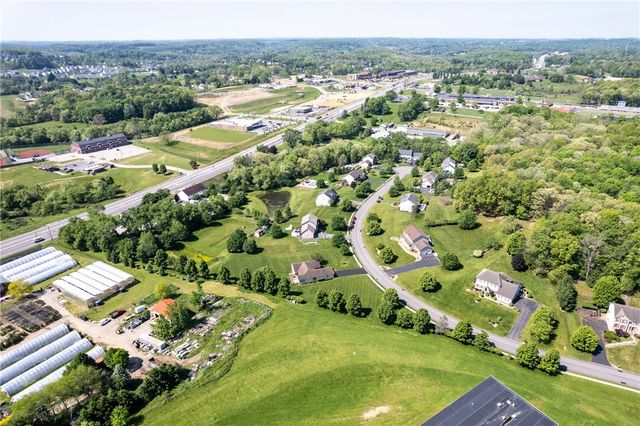 108 Winfield Manor Dr, Adams Twp, PA 16046