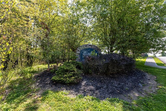108 Winfield Manor Dr, Adams Twp, PA 16046