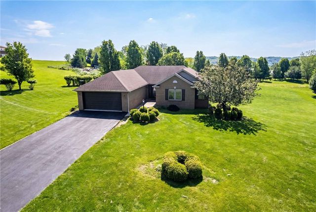 108 Winfield Manor Dr, Adams Twp, PA 16046