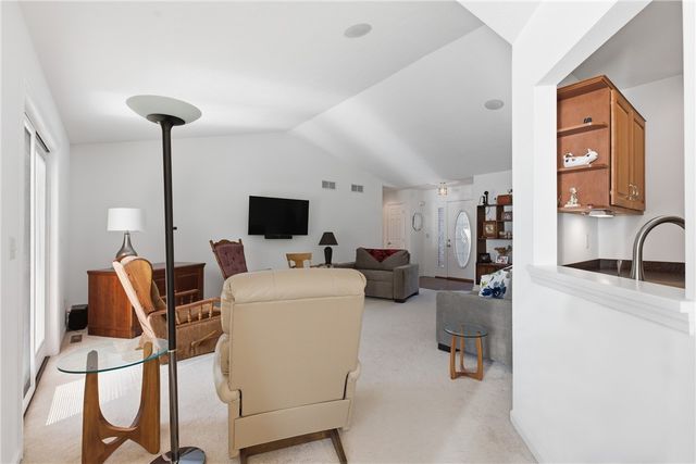 108 Winfield Manor Dr, Adams Twp, PA 16046
