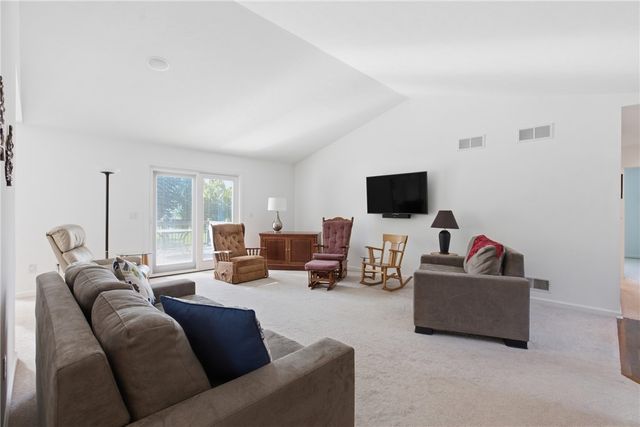 108 Winfield Manor Dr, Adams Twp, PA 16046