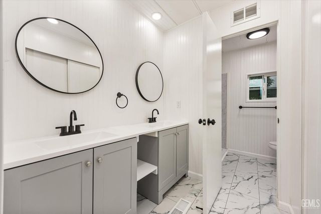 159 Hickorywood Lane, Bakersfield, CA 93308