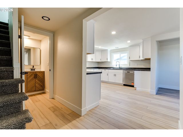 439 T St, Springfield, OR 97477