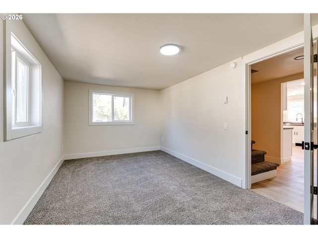 439 T St, Springfield, OR 97477