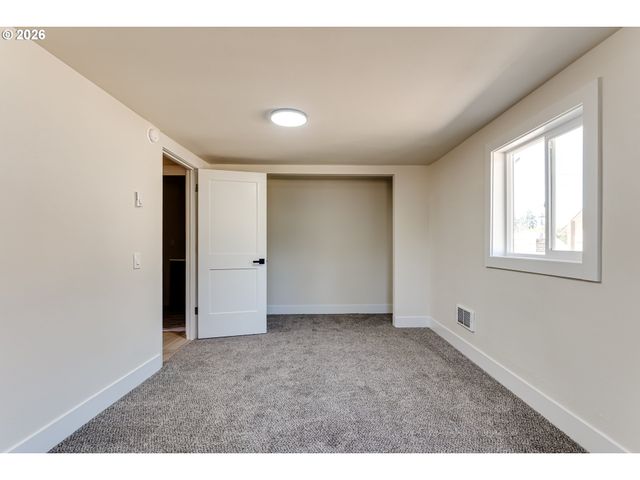 439 T St, Springfield, OR 97477