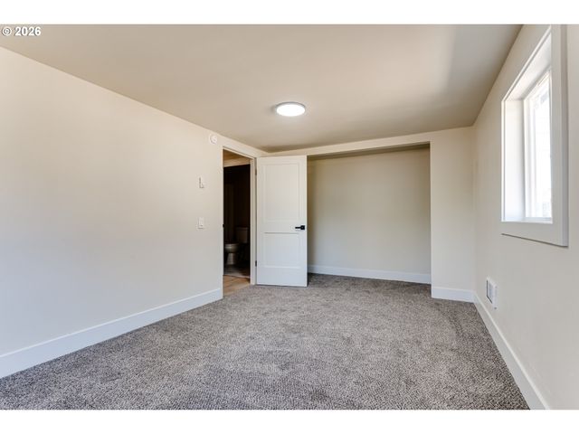 439 T St, Springfield, OR 97477