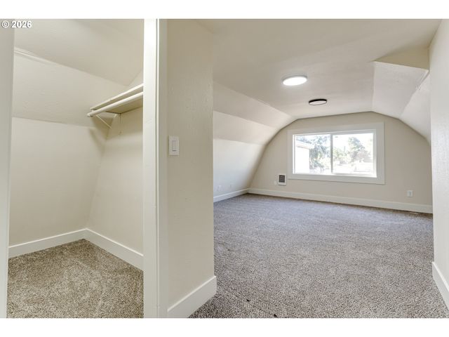 439 T St, Springfield, OR 97477