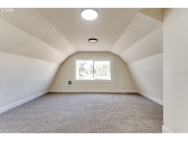 439 T St, Springfield, OR 97477