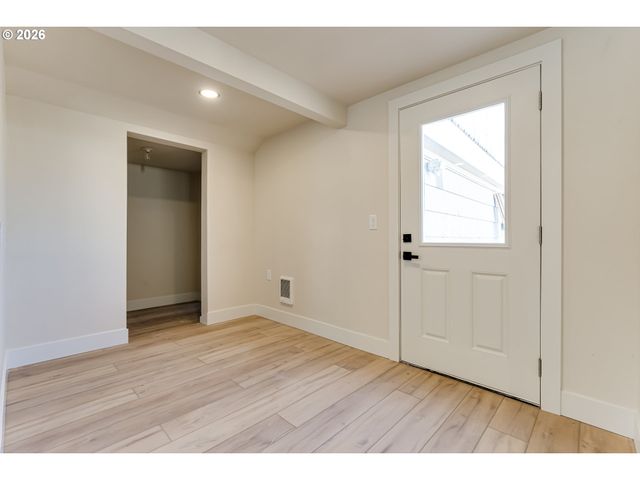 439 T St, Springfield, OR 97477