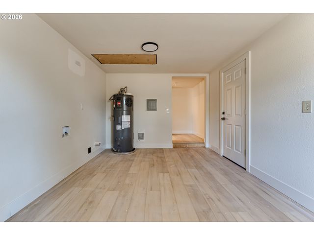 439 T St, Springfield, OR 97477
