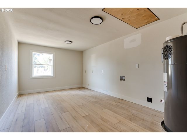 439 T St, Springfield, OR 97477