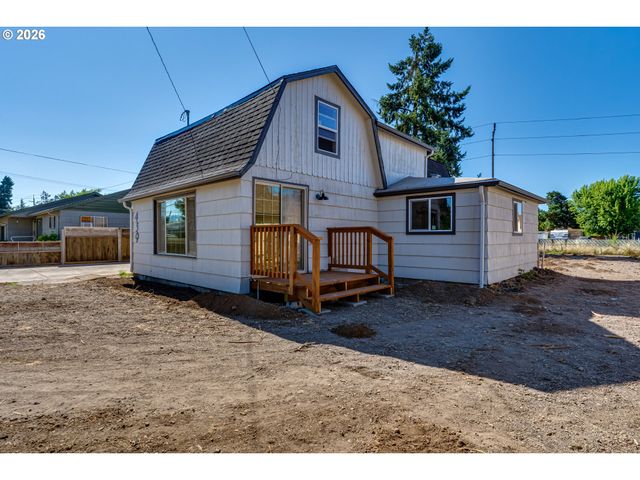 439 T St, Springfield, OR 97477