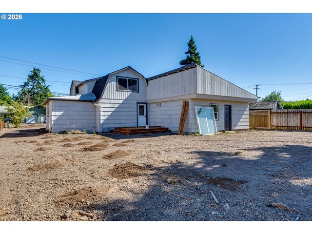 439 T St, Springfield, OR 97477