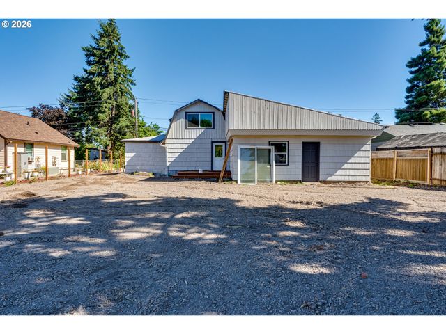 439 T St, Springfield, OR 97477