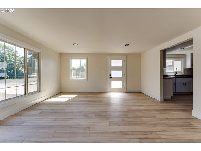 439 T St, Springfield, OR 97477