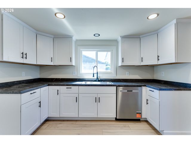 439 T St, Springfield, OR 97477
