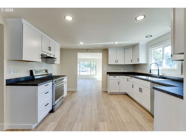 439 T St, Springfield, OR 97477