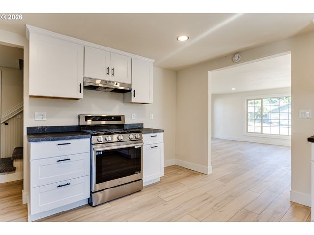 439 T St, Springfield, OR 97477